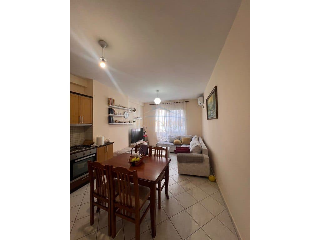 Shitet, Apartament 1+1, Pranë Vilës L, Unaza e Re