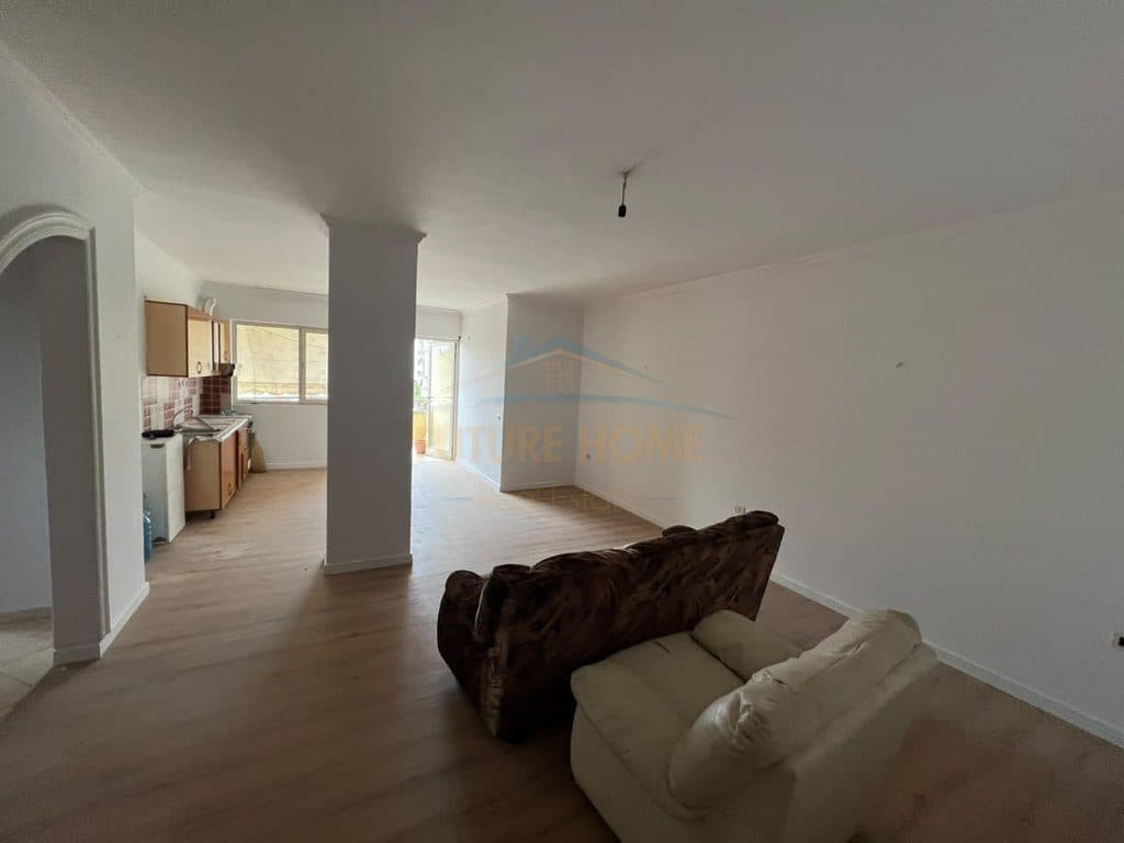 Shitet, Apartament 2+1+2,Selite, Tirane. 3
