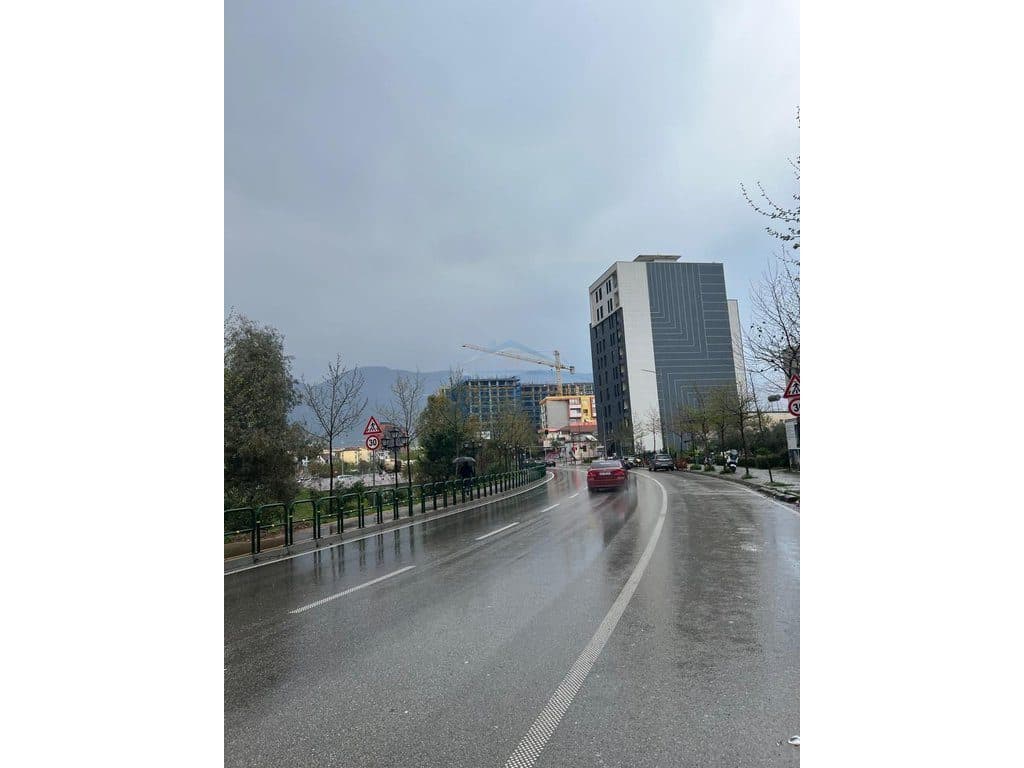 Shitet, Ambient Biznesi, , Bulevardi Bajram Curri Tiranë