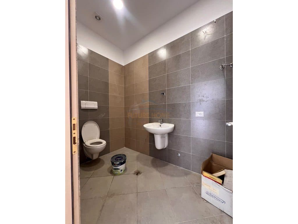 Qera, Ambient Biznesi, Fresku, Tirane 3