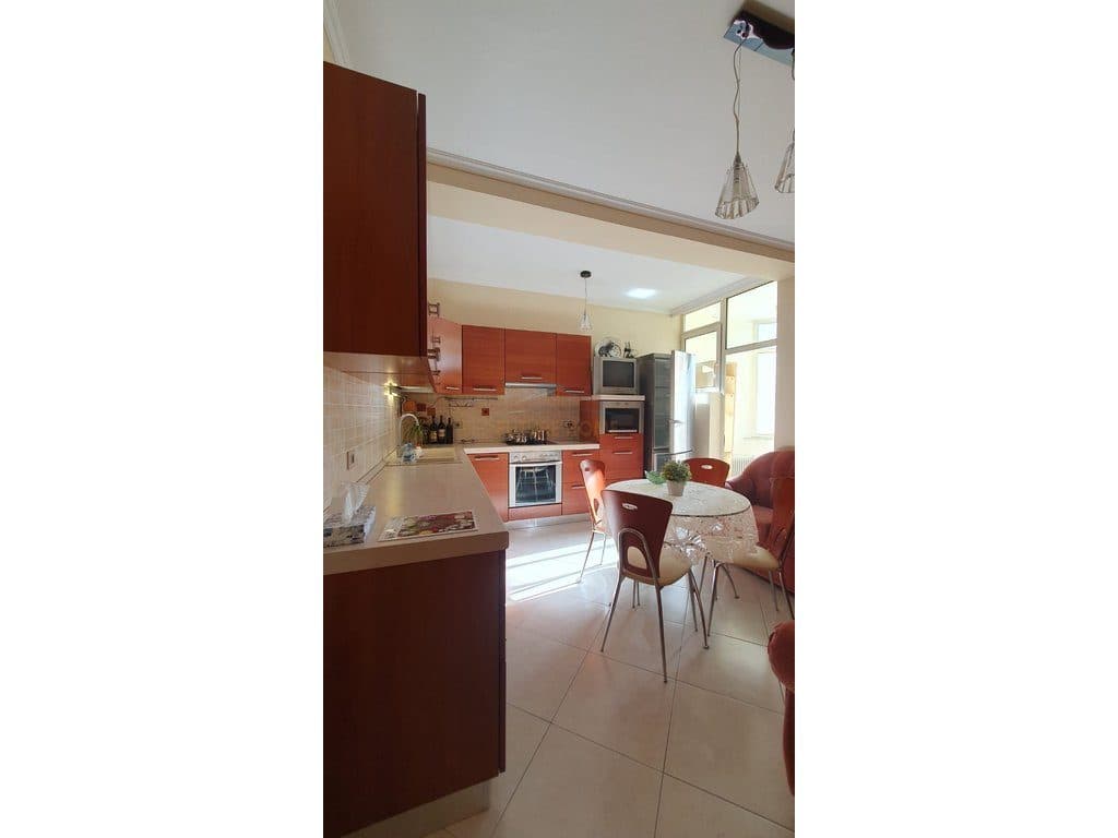 Qera,Apartament 2+1+2, Komuna e Parisit, Tirane 2
