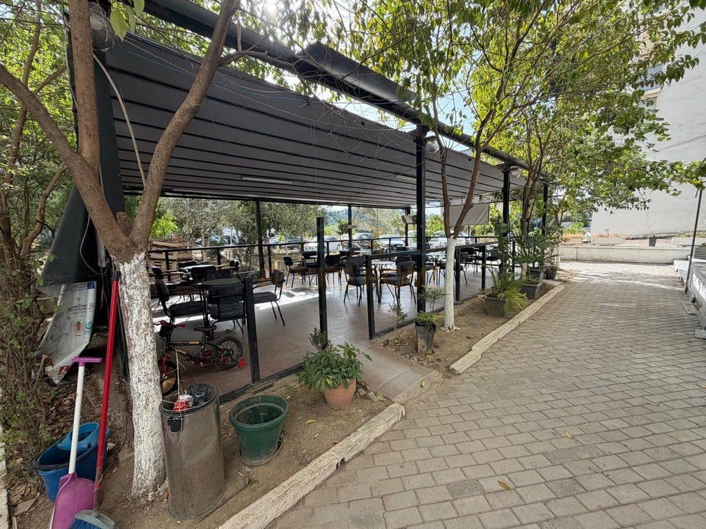 Shitet, Bar-Kafe, Astir, Tiranë. 2