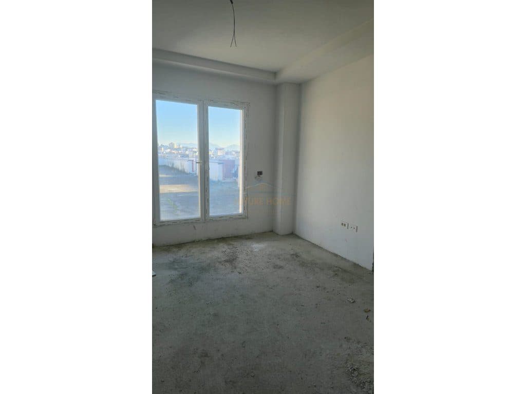 Shitet, Penthouse, Ali Dem, Tirane