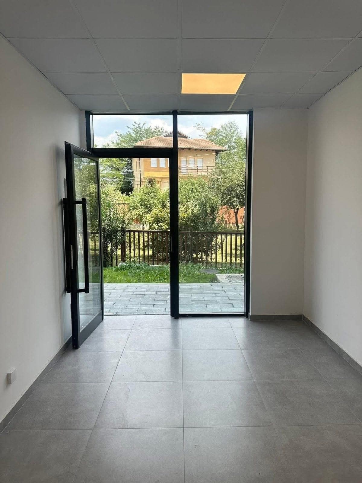 Lokal 20m2 #PerShitje ne Veternik 3