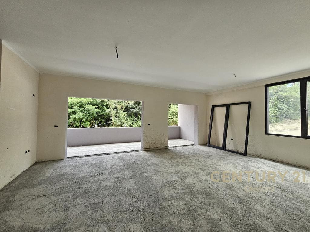 SHITET APARTAMENT 3+1+2 TE RRUGA E ELBASANIT 3