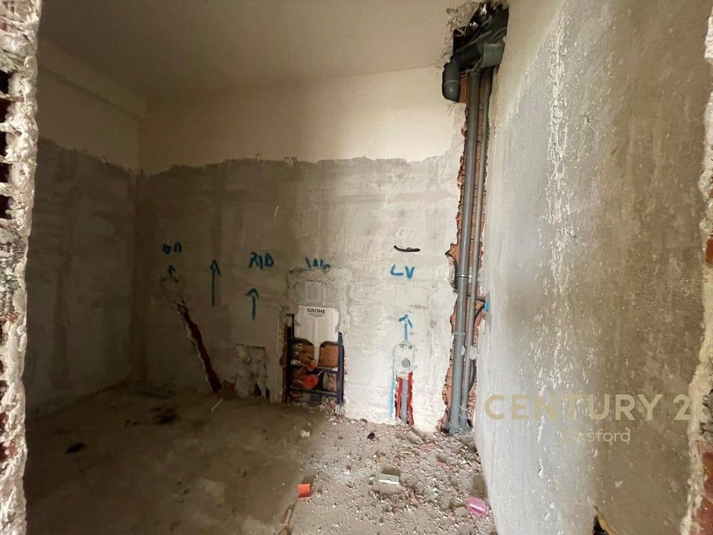 APARTAMENT 3+1+2 ME OBORR PER SHITJE TEK LIQENI I FARKES 4