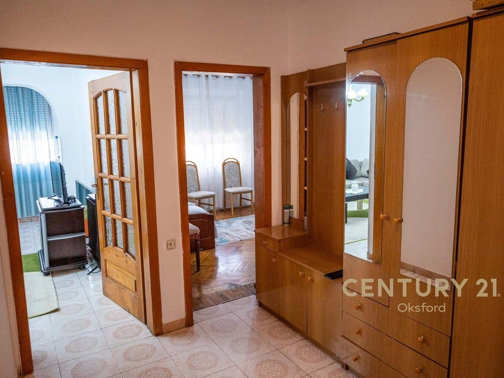 Apartament 3+1 Me QIRA tek Pazari i Ri! 3