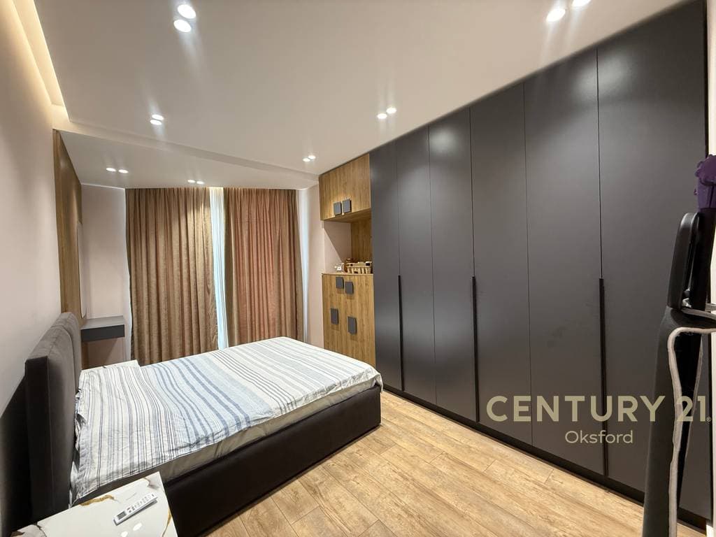 Japim me qira apartament 1+1,tek Zogu I Zi! 2