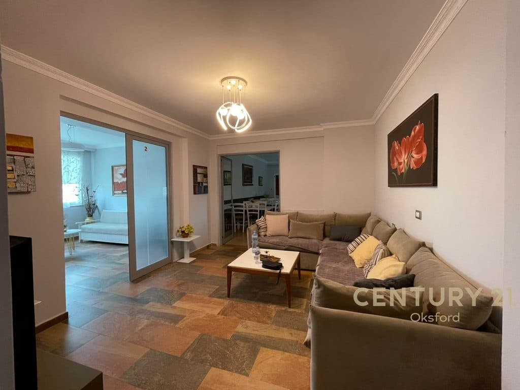 PRANE SELVIS TEK RRUGA SIRI KODRA , SHITEN 2 APARTAMENTE 3+1+2 DHE APARTAMENT 1+1