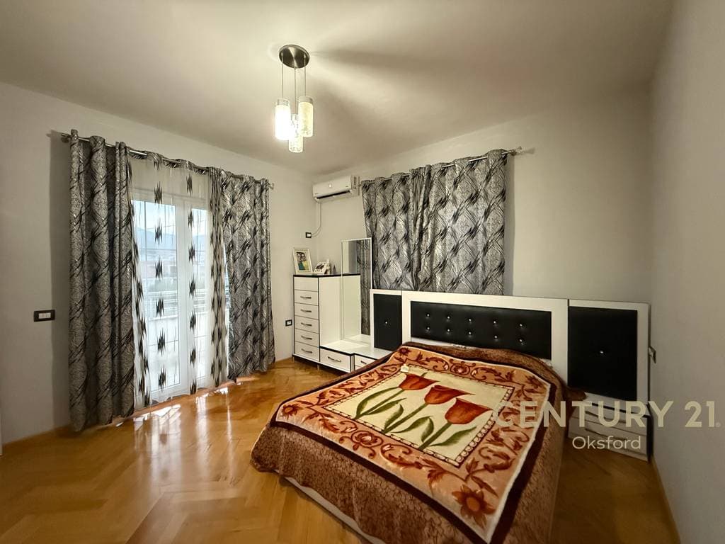 Vilë trekatëshe për qira në Mjull-Bathore – oborr privat & parkim!