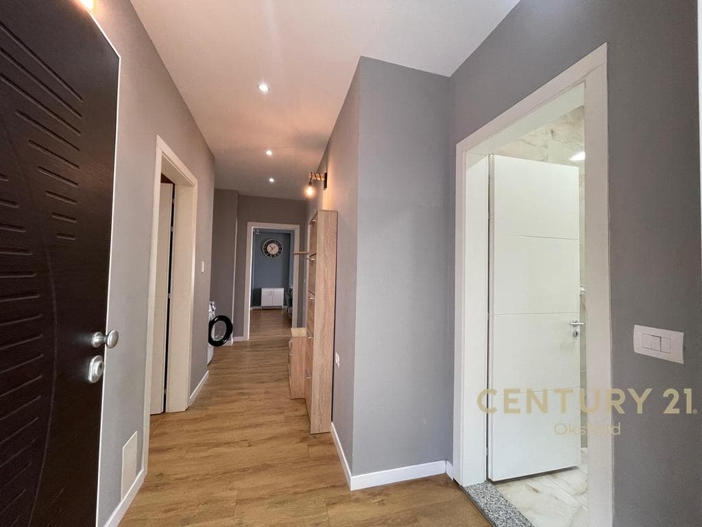 APARTAMENT PËR QIRA 2+1+2+POST PARKIMI TE KOPSHTI BOTANIK!