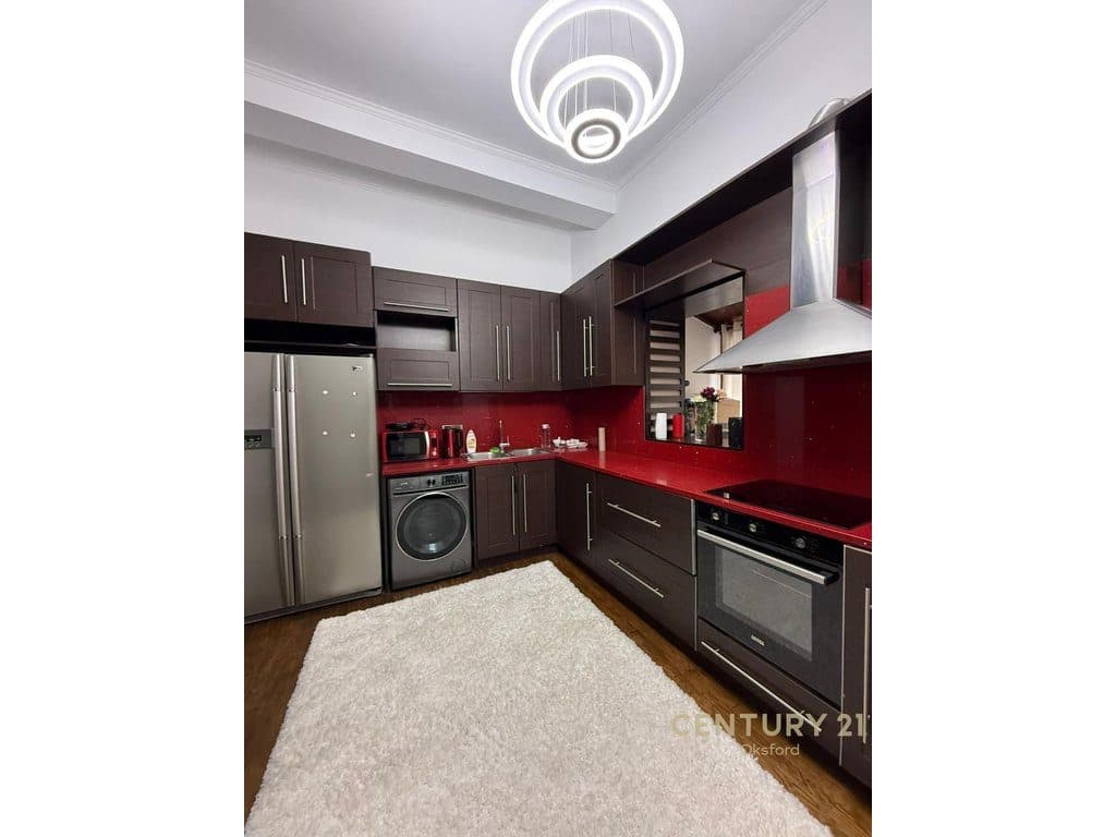 Apartament 2+1+2 afër qendrës, Rruga Barrikadave, Tiranë!