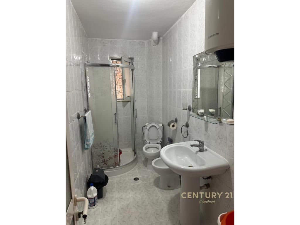 Apartament 3+1 Me QIRA tek Pazari i Ri!