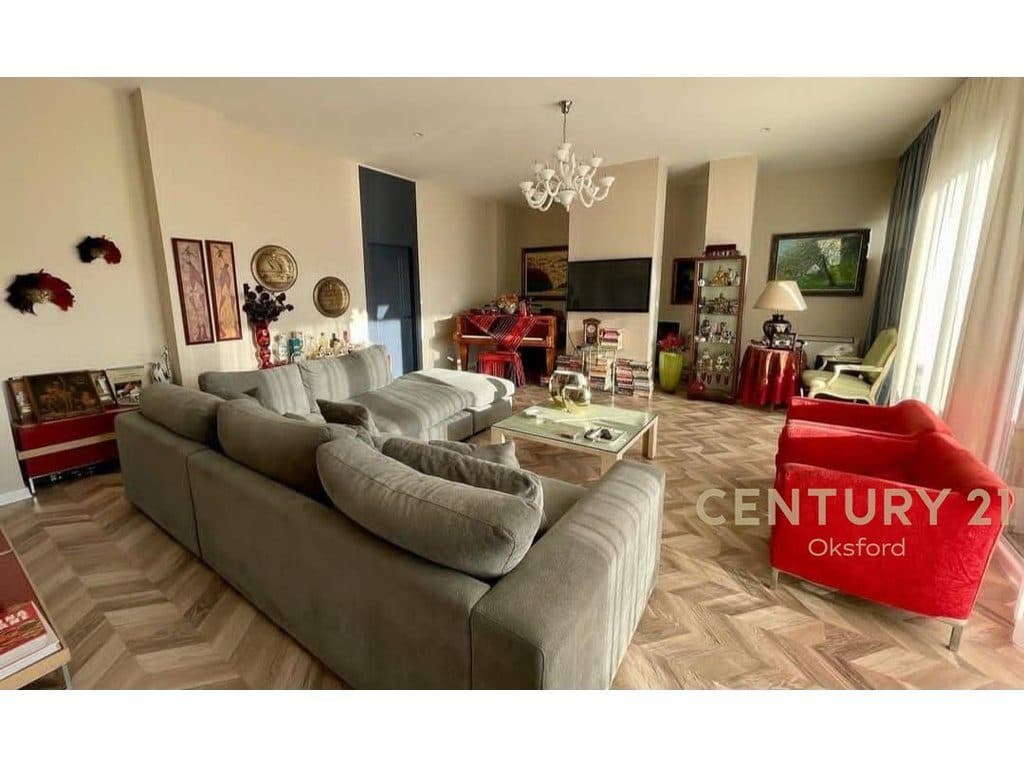 APARTAMENT 3+2+2+2 VERANDA PËR SHITJE NË KOMPLEKSIN 'TIRANA GOLDEN PARK' 2