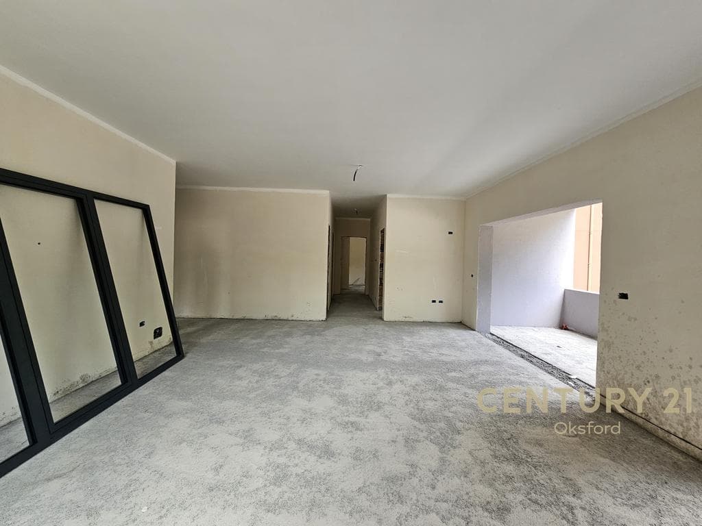 SHITET APARTAMENT 3+1+2 TE RRUGA E ELBASANIT 4
