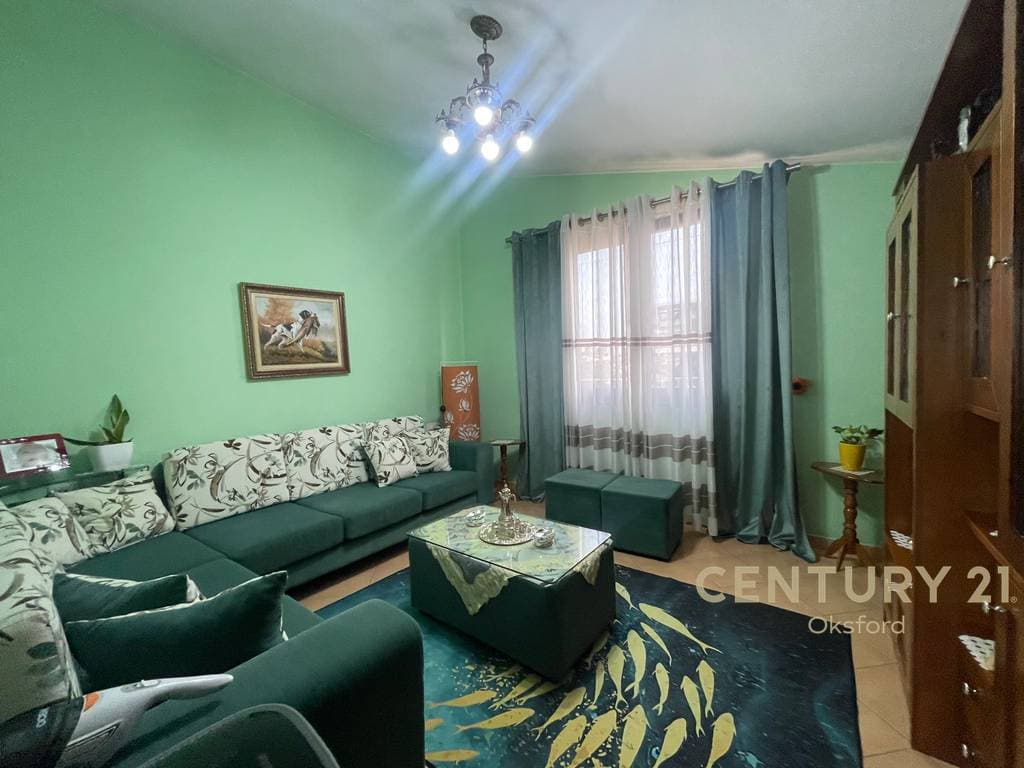 🏡 PËR SHITJE – VILË 4-KATËSHE + 2 NJËSI KOMERCIALE | RRETHRROTULLIMI SHKOZË, TIRANË