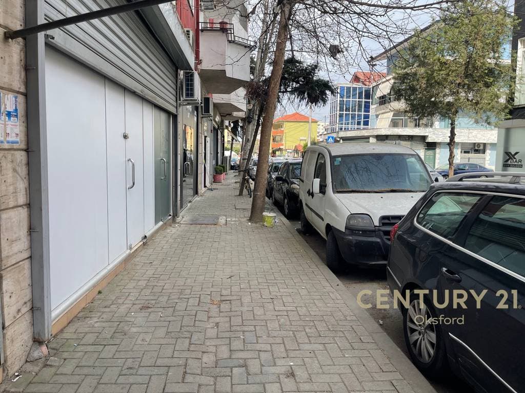 Njësi Komerciale në Shitje – Mundësi Investimi në Zonë të Kërkuar 4