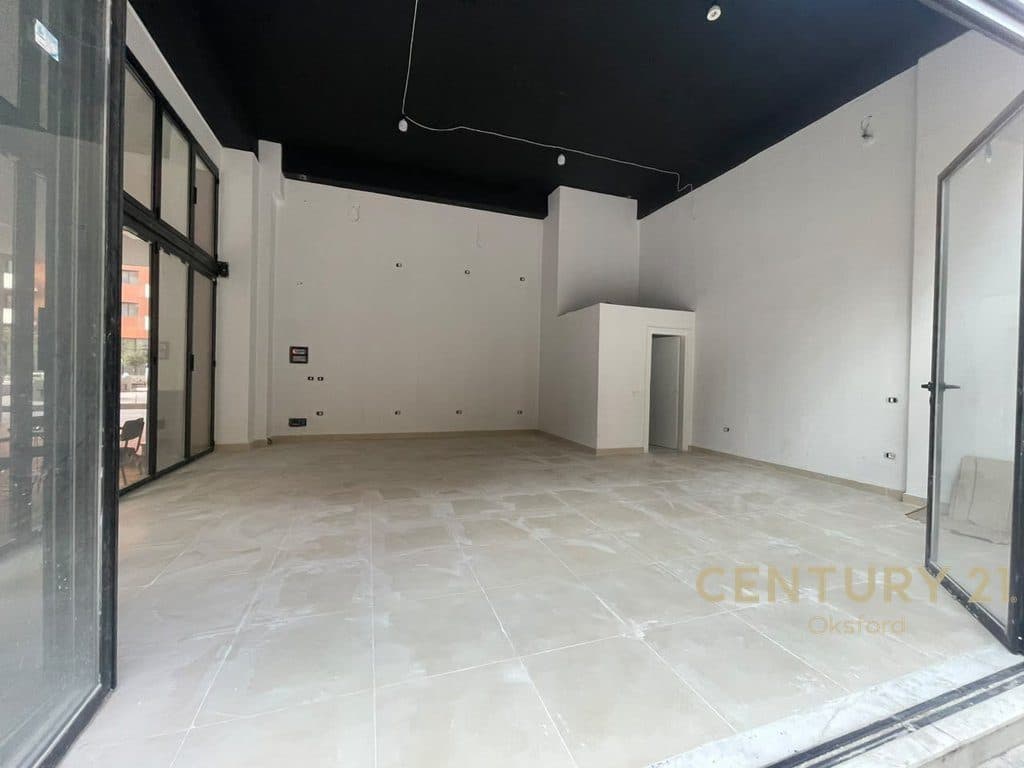 AMBIENT KOMERCIAL PER QIRA NE ASTIR 3
