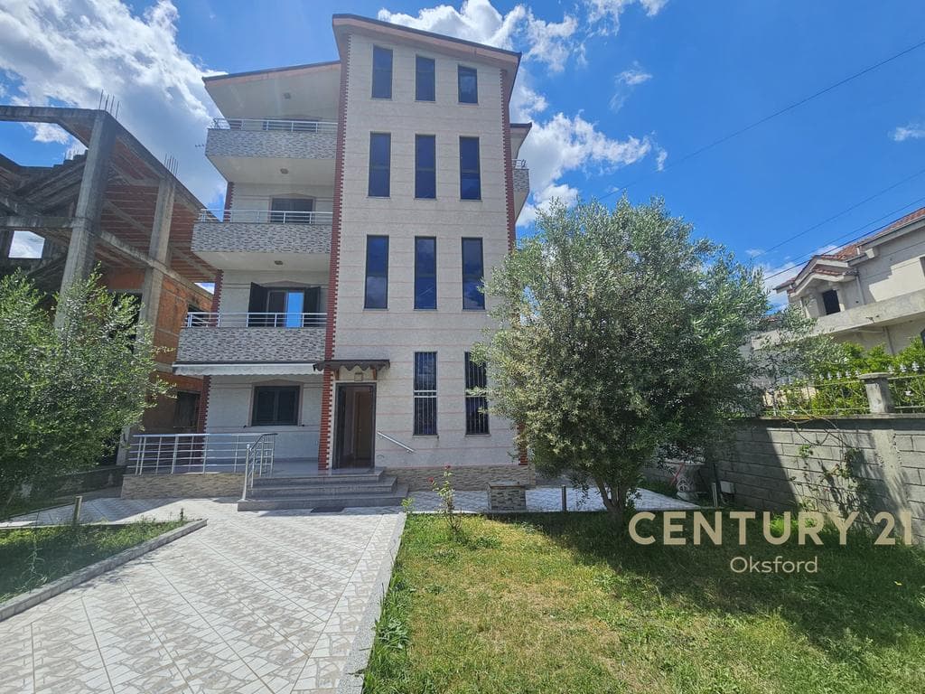 VILË 4KATE ME OBORR, PËR SHITJE TEK 'TRESHI' (URA E KAMZËS) 1