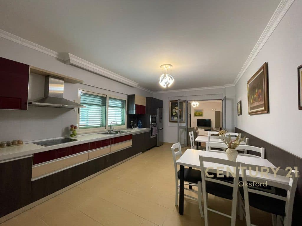 PRANE SELVIS TEK RRUGA SIRI KODRA , SHITEN 2 APARTAMENTE 3+1+2 DHE APARTAMENT 1+1 4