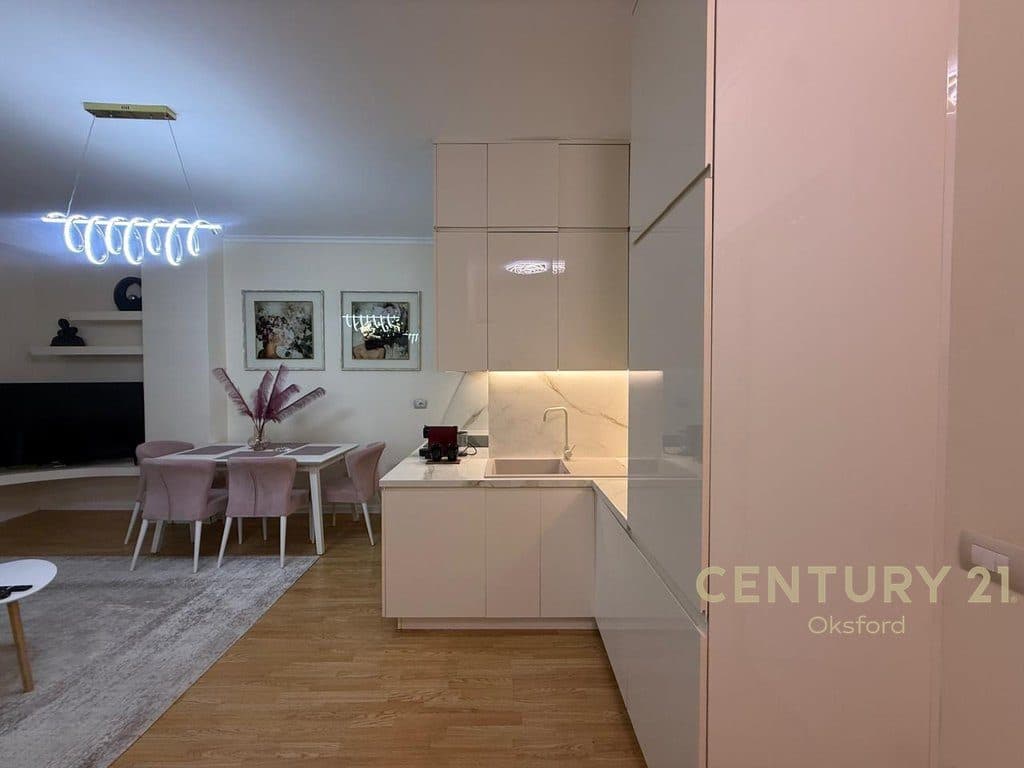 APARTAMENT 2+1 ME QIRA, TEK RRUGA E KOSOVARËVE! 3