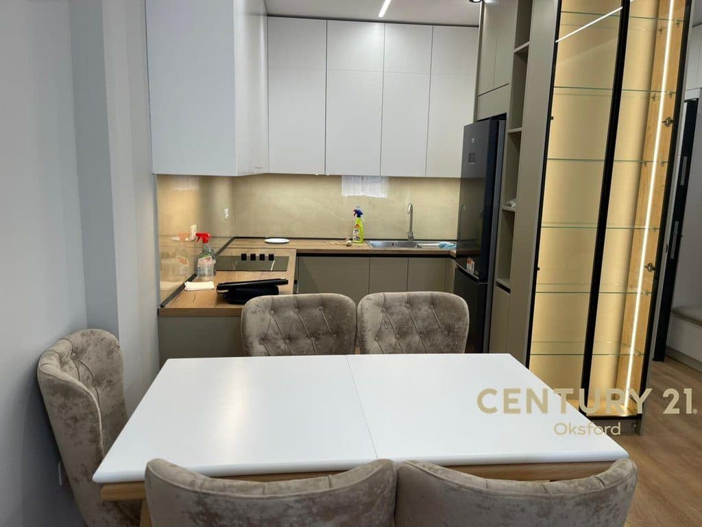 Apartament 3+2+1 për Shitje në Univers City 4