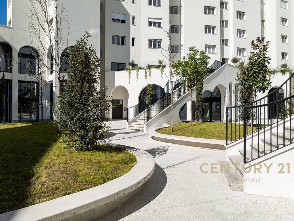 AMBIENT KOMERCIALE për SHITJE në River Residence! 4