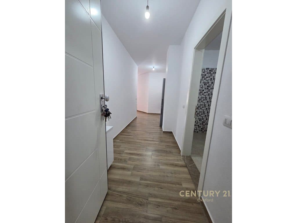SHITET APARTAMENT 1+1 NË SHËNGJIN – VIJË E PARË ME PAMJE ANËSORE 3