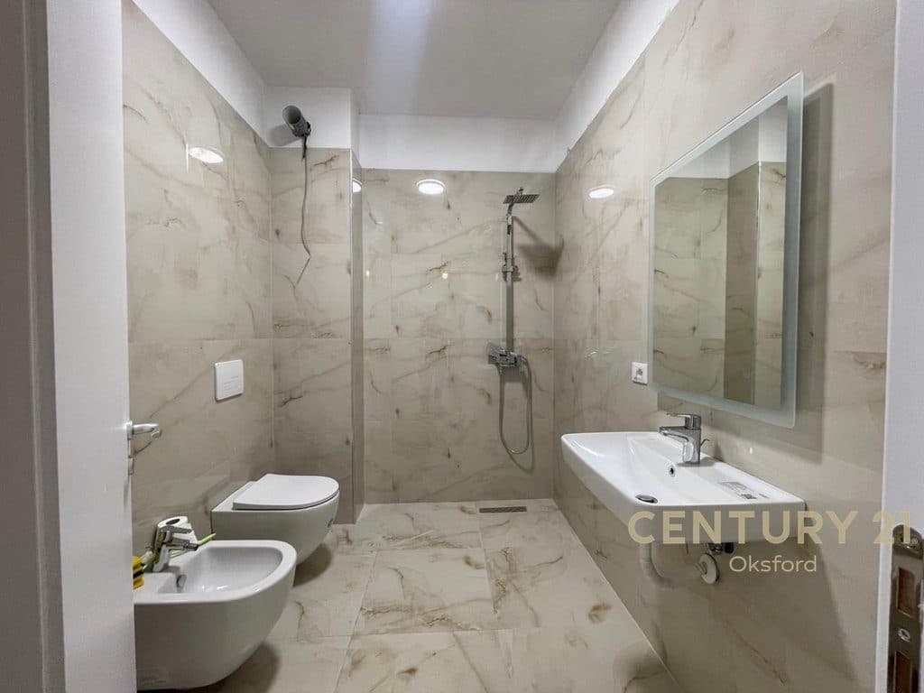 JEPET ME QIRA APARTAMENT PER ZYRA 3+1 TE STACIONI I TRENIT 2