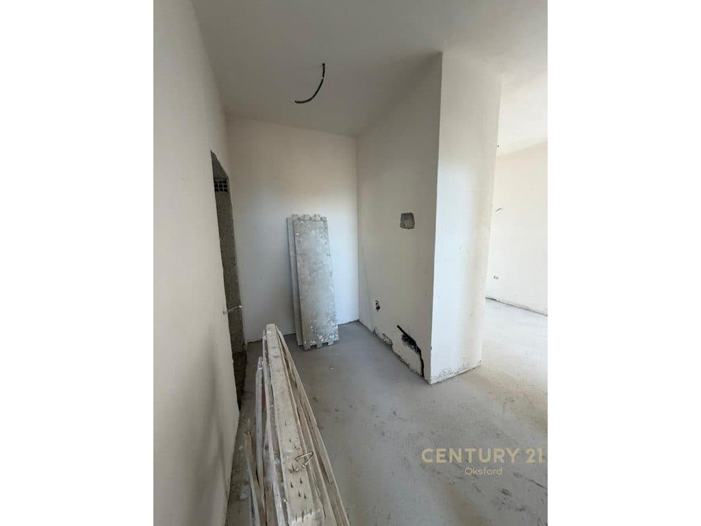 APARTAMENT 1+1 ME PAMJE NGA DETI PRAN MARINA BAY VLORE! 2