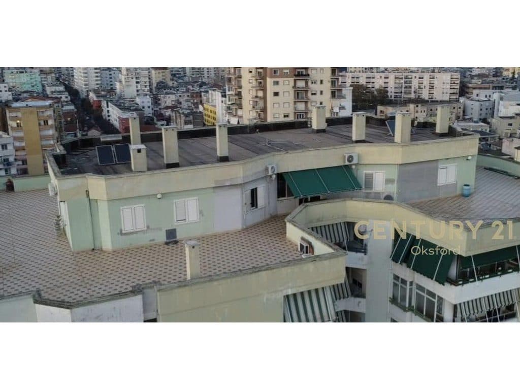 Shesim katin e fundit te nje objekti, pethouse dhe verande ne Durres! 2