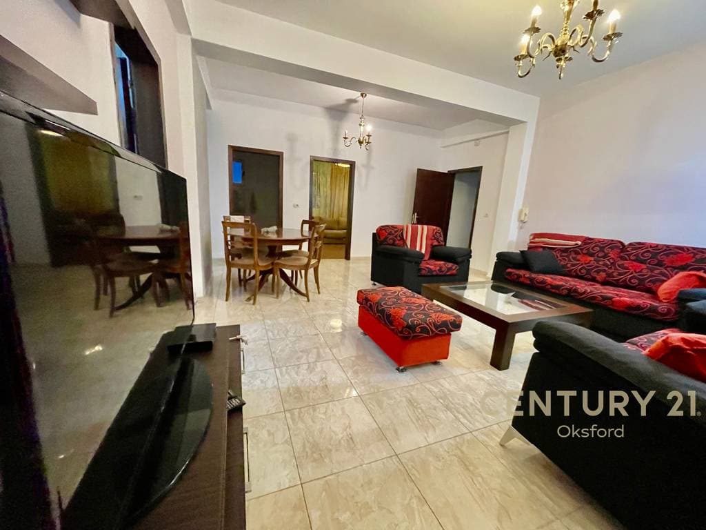 Apartament 3+2+1 në një Vilë Private për Shitje – Plotësisht i Mobiluar, Oborr Privat, 3 Ballkone & Parkim | Shkozë, Tiranë 4
