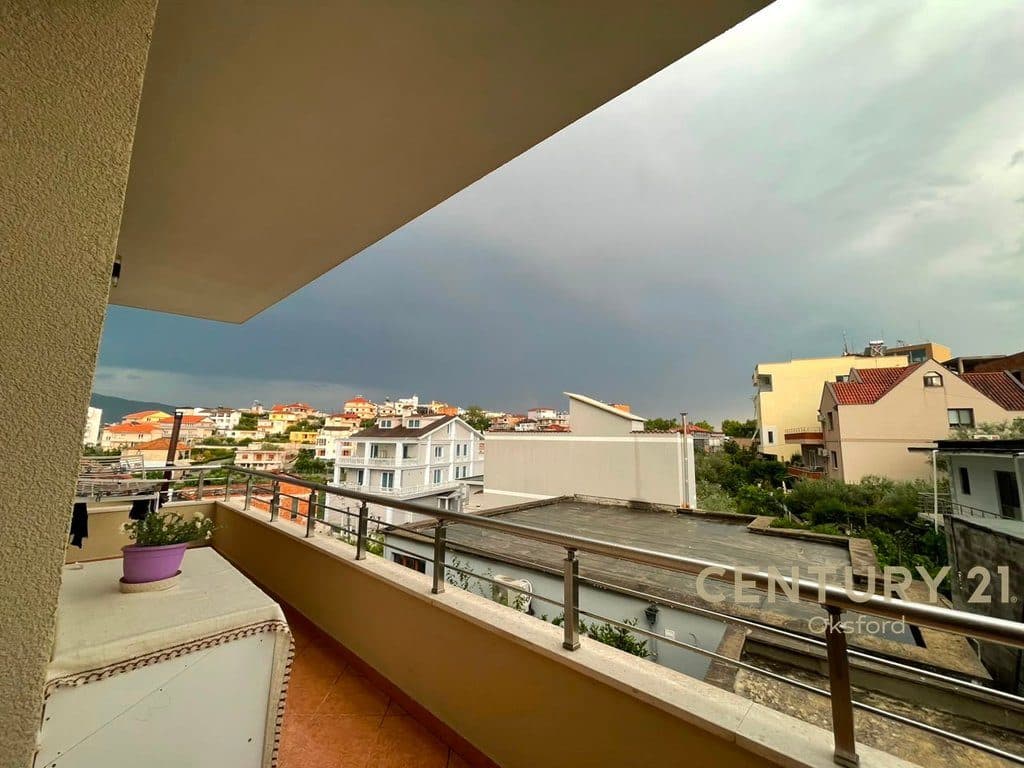 JEPET ME QIRA APARTAMENT 2+1 ME POST PARKIM PRAN RRETHIT SAUK 3