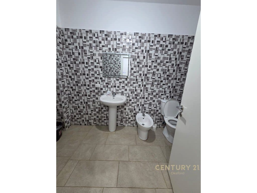 SHITET APARTAMENT 1+1 NË SHËNGJIN – VIJË E PARË ME PAMJE ANËSORE 2
