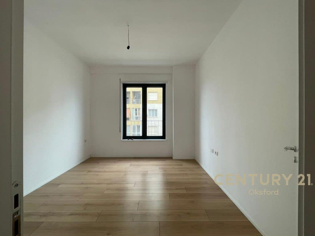 JEPET ME QIRA APARTAMENT PER ZYRA 3+1 TE STACIONI I TRENIT 4