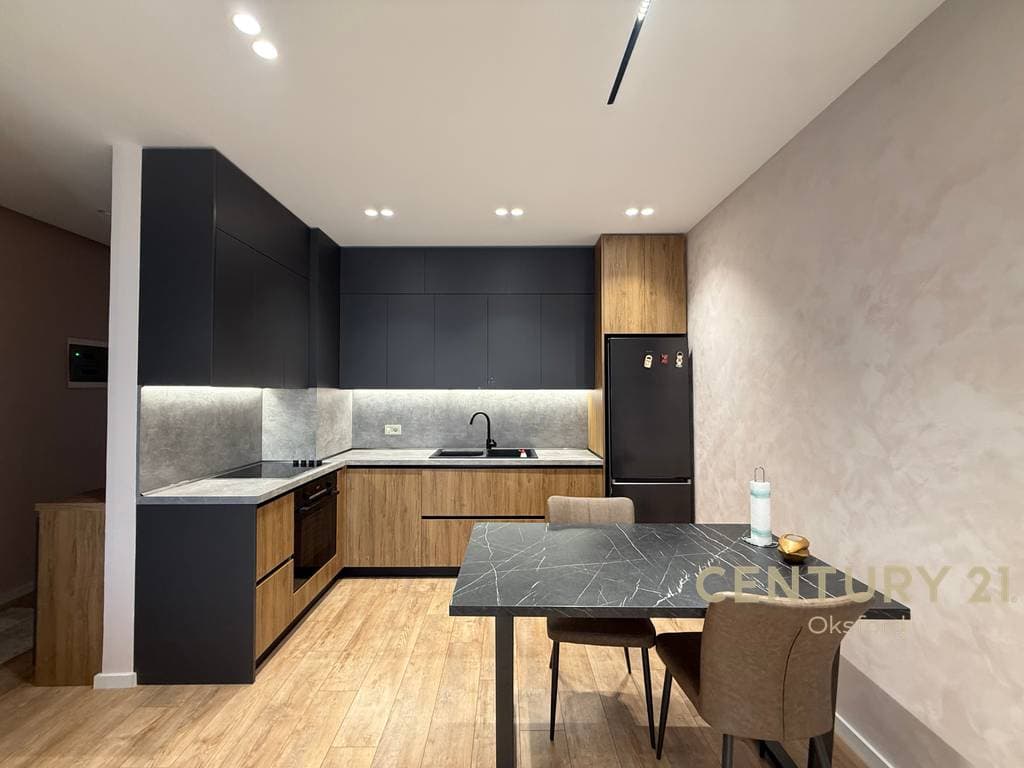 Japim me qira apartament 1+1,tek Zogu I Zi! 4