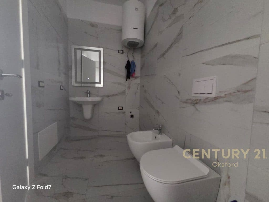 Jepet me qira apartament 1+1 per zyra ne Rrugën Mine Peza , Rezidenca Golden Tower! 2