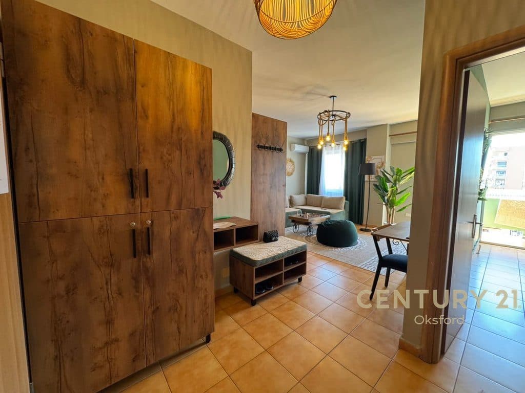 SHESIM APARTAMENT 1+1, TEK "RRUGA E BARRIKADAVE", TIRANE! 4
