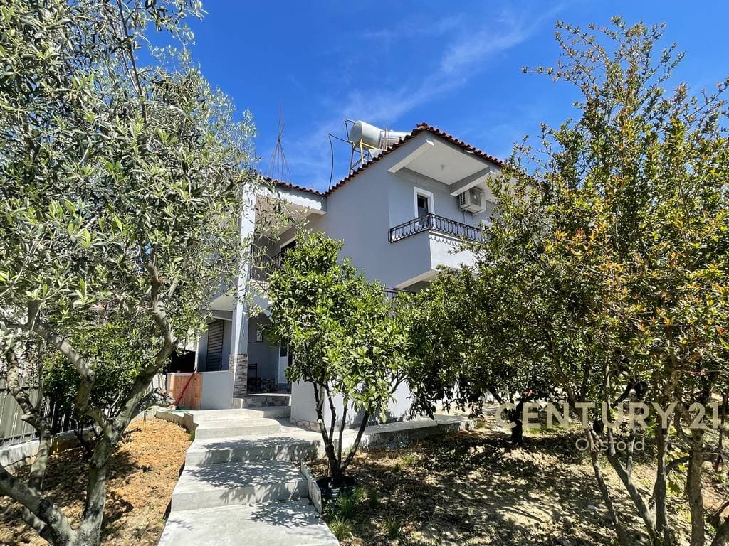 PËR SHITJE: VILË 2-KATËSHE + PARKIM NË KATIN E TOKËS DHE OBORR – SHKOZË, TIRANË