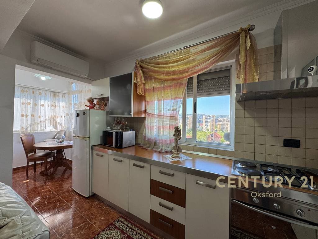 SHITET APARTAMENT 2+1 NE LAPRAK, RRUGA DRITAN HOXHA 4