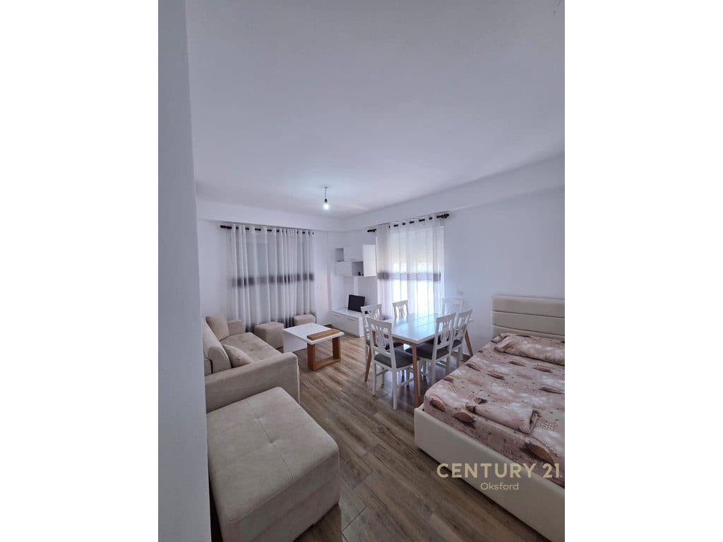 SHITET APARTAMENT 1+1 NË SHËNGJIN – VIJË E PARË ME PAMJE ANËSORE