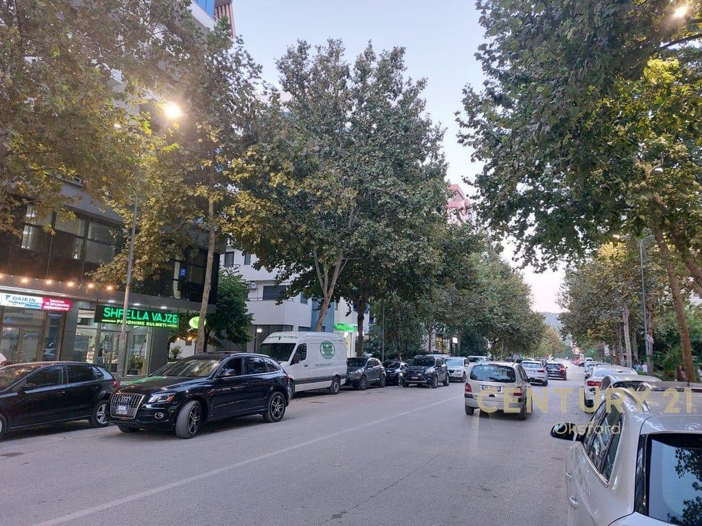 SHITET 2+1+2 RRUGA E ÇIPAJVE VLORË.