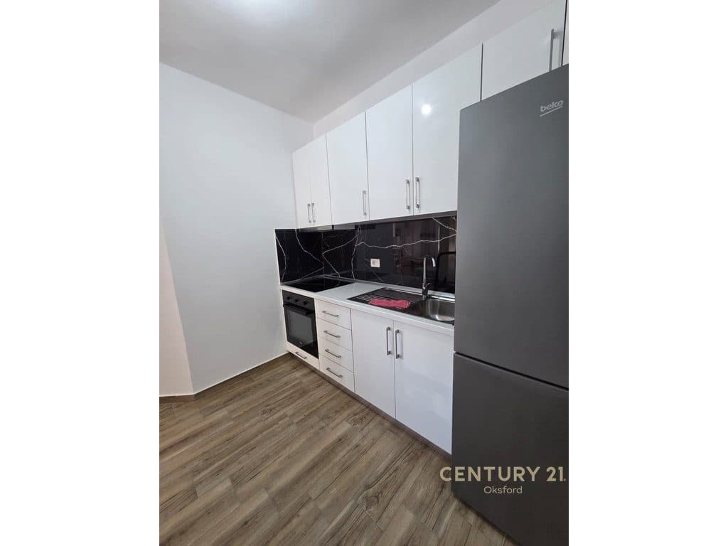 SHITET APARTAMENT 1+1 NË SHËNGJIN – VIJË E PARË ME PAMJE ANËSORE 4