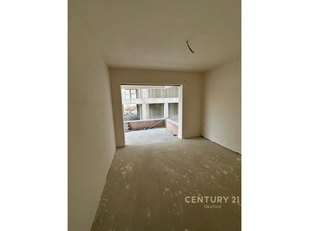 Apartament 2+1+2 me Verandë të Madhe për Shitje në Sarandë 4
