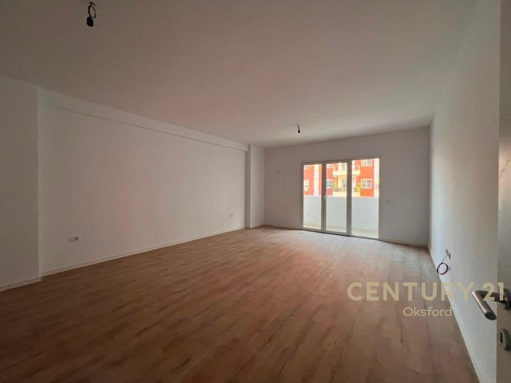 YZBERISHT, APARTAMENT 1+1 PER SHITJE