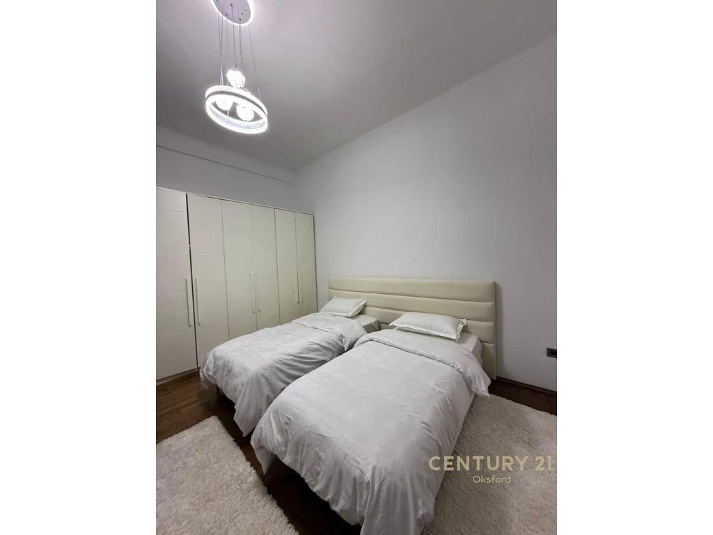 PËR SHITJE - Apartament 2+1+2 në qendër të Tiranës, i vendosur në Rrugën Barrikadave, Tiranë! 3