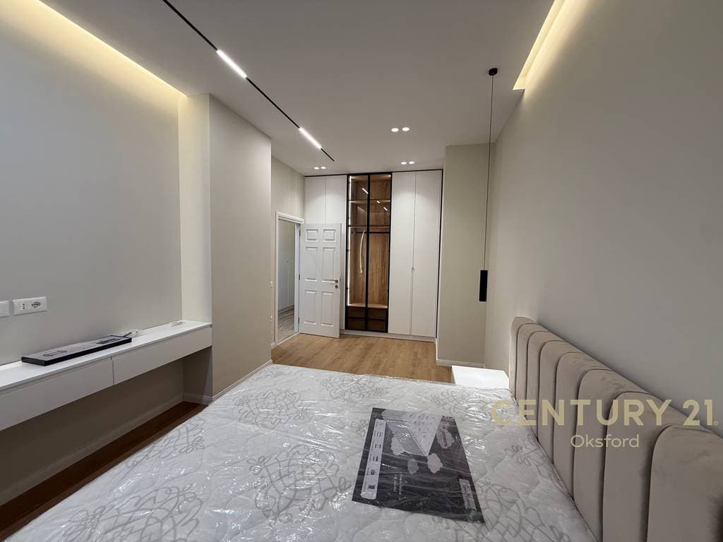 Jepet me Qira Apartament Modern 1+1,në Kompleksin “Square 21”, tek Rruga e Kavajes! 3