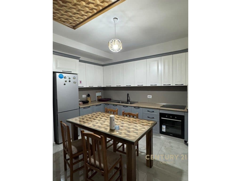 JEPET ME QIRA APARTAMENT 2+1+2 PËRBALLË UET, TEK RRUGA “XHANFIZE KEKO”!