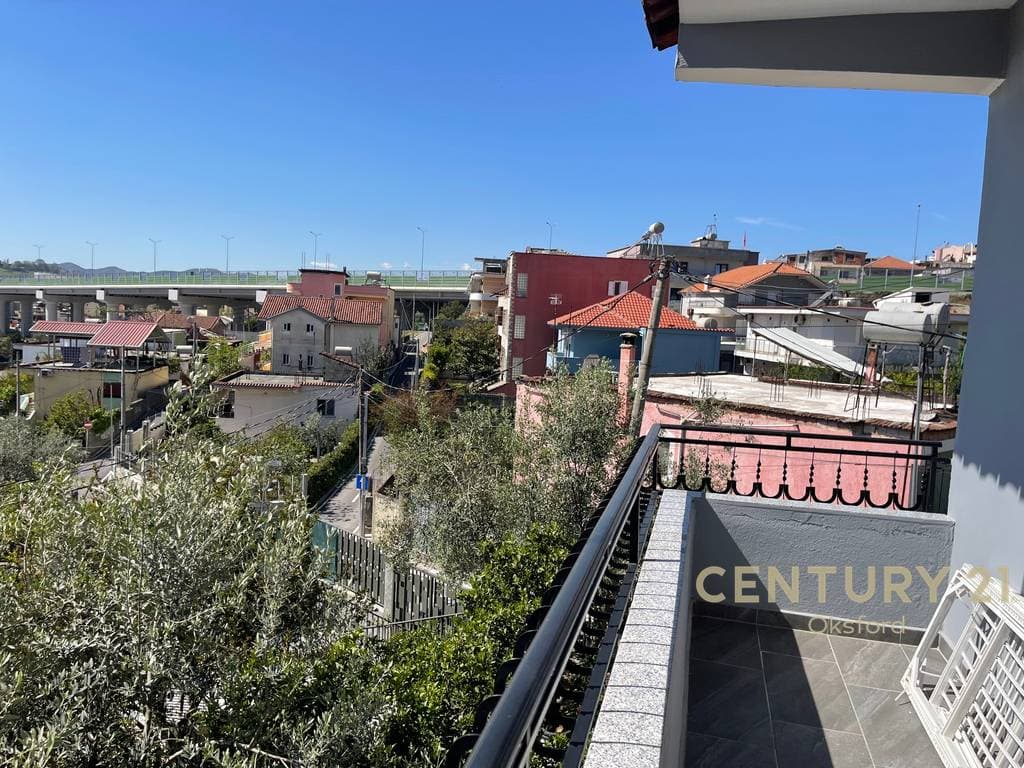 PËR SHITJE: VILË 2-KATËSHE + PARKIM NË KATIN E TOKËS DHE OBORR – SHKOZË, TIRANË 2