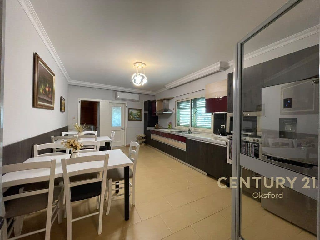 PRANE SELVIS TEK RRUGA SIRI KODRA , SHITEN 2 APARTAMENTE 3+1+2 DHE APARTAMENT 1+1 3